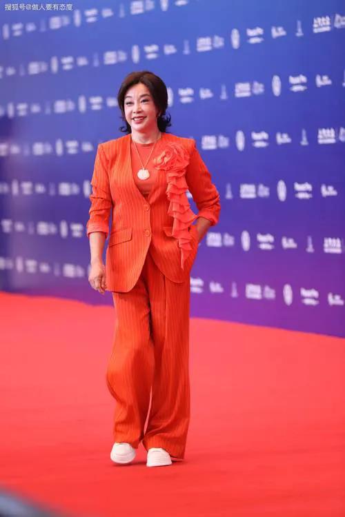 刘晓庆说要张牙舞爪地老去
